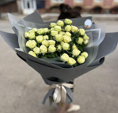 Букет Белые кустовые розы Солинеро в Преградном