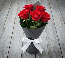 Букет 5 Красных роз Эдлесс Лав в Преградном
