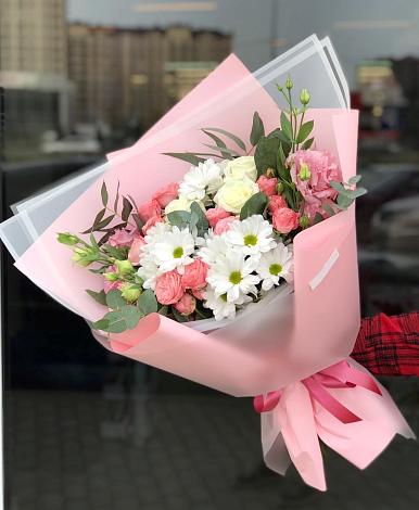 Букет цветов из: Розы, Лизиантусы и Хризантемы в Преградном